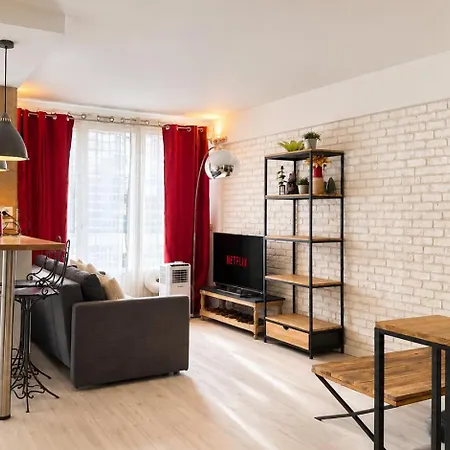 For 4 Guests In 11th - Location * Paris
