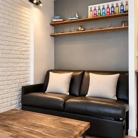 For 4 Guests In 11th - Location *